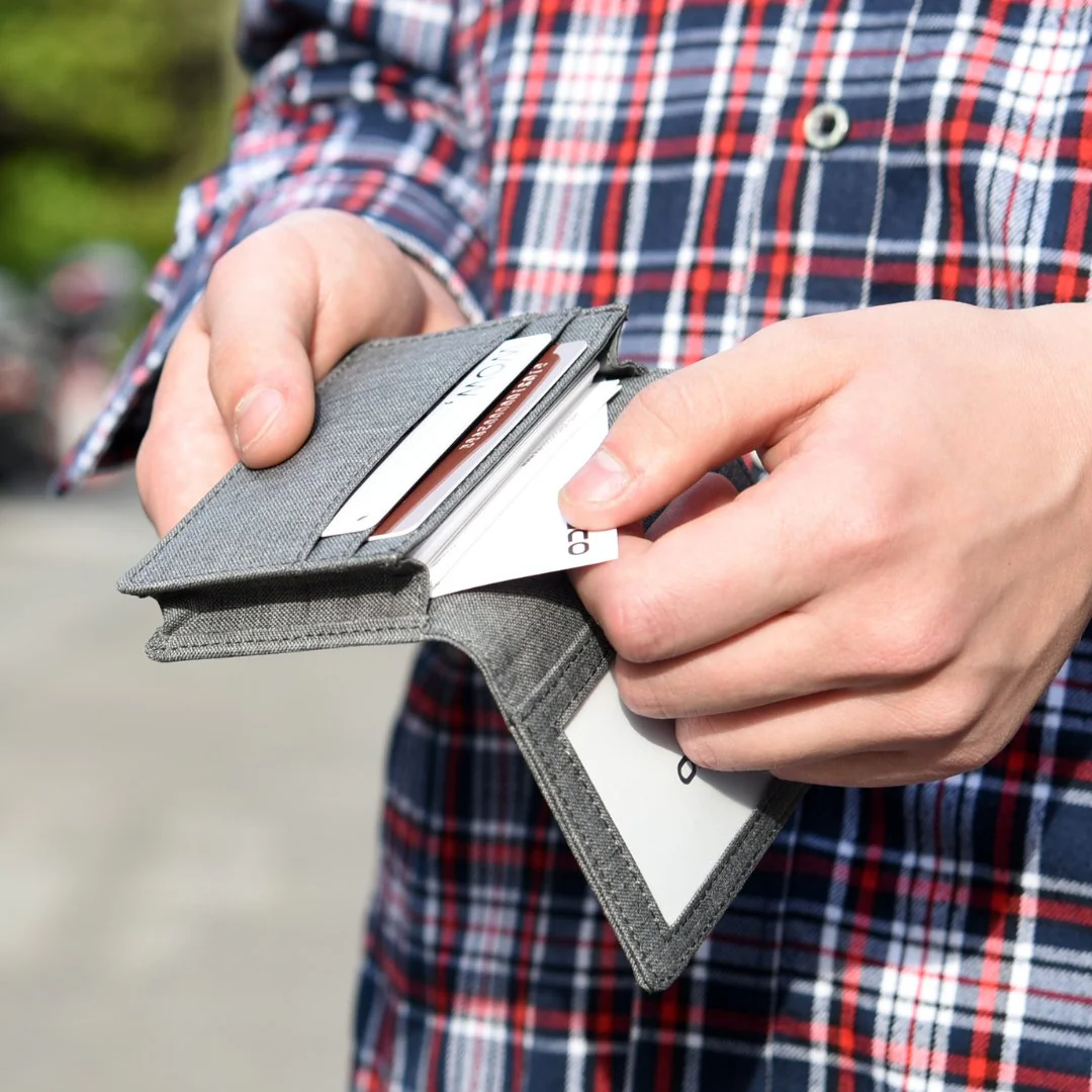 Alio Business Card Holder - Image 4